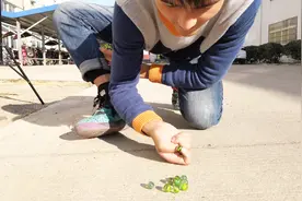 玻璃弹珠试玩，小时候的玩法，你们玩过吗？视频封面