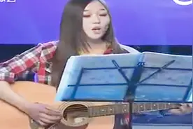年轻女老师一首自创歌曲《十七岁错过的青涩》，唱的很纯真，好听视频封面