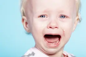 一岁半宝宝半夜经常哭闹太折腾是缺钙吗？专家解读，轻松搞定视频封面