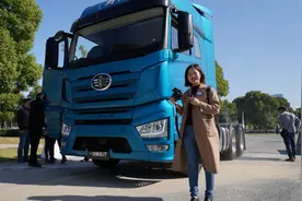 一汽解放J7试乘：最宽的810mm卧铺 车况智能自检｜Eva的科技生活40视频封面