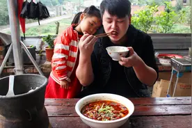 三德哥教你“水煮猪肝”的家常做法，猪肝鲜嫩爽口，技巧毫无保留视频封面