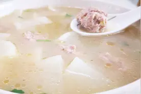 白萝卜肉丸汤这样做真好吃，即简单又营养，每次做一锅都喝光视频封面