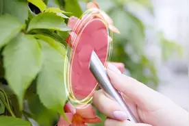 世界上最神奇的画笔，一支顶1600万支，触碰物体就能识别颜色