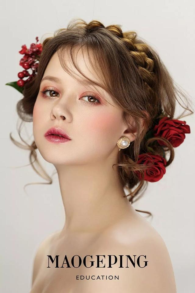 (新娘造型图片女2020 盘发) - 趣测网