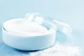 以为爽身粉只能用来擦身体？它还有这些妙用，学到就是赚到视频封面