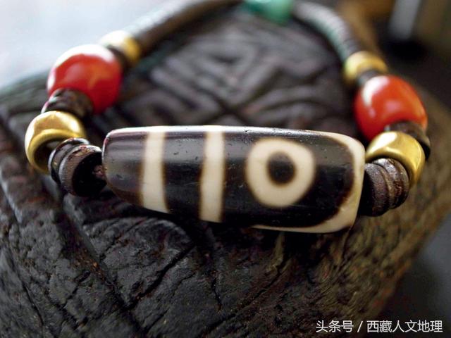 天珠最简单的鉴别方法（天珠该怎么鉴别揭开天降石的神秘面纱）