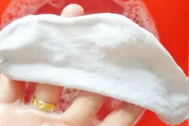 清洗白袜子有绝招，学会这招，不管袜子有多脏，洗完都和新的一样视频封面