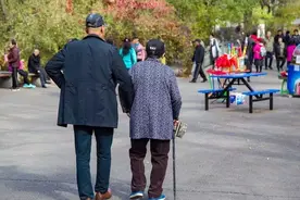 11月1日起，老年人开始办卡了！如何申请、哪些福利、线上操作，全在这里图片