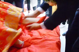 家乡文化记忆：结婚时新郎给新娘找鞋穿的含义是什么？视频封面