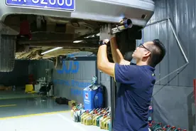 民间高手奥拓排气管改装，听这声浪分分钟想飙车！视频封面