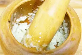 捣蒜泥根本不用捣蒜器，教你1个窍门，用一个小物件就轻松搞定视频封面