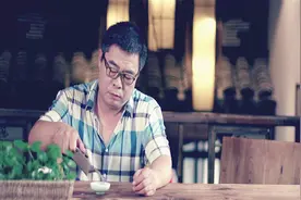 秋裤大叔一首《淡定人生路》唱的很现实，歌如人生！