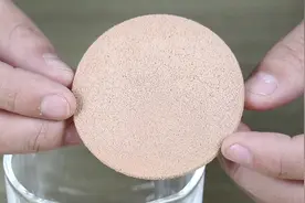 粉扑一周没洗没想到这么脏，看完都不敢用了，教你清洗粉扑的方法视频封面