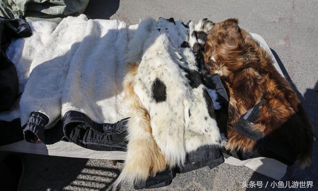 鲁北乡村大集，秋天节气农人大姐卖防寒物脱销，一集至少卖近千元