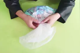 生活实用小妙招：快速拆除超市封口钉，不伤指甲不破袋