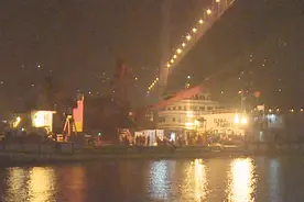 重庆坠江公交车“黑匣子”打捞出水