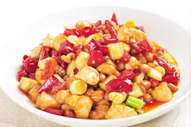 饭店大厨教你在家做宫保鸡丁，简单几步，味道超赞！