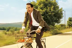 憨豆公路上骑自行车追汽车，风驰电掣赶超运动选手，太搞笑了视频封面
