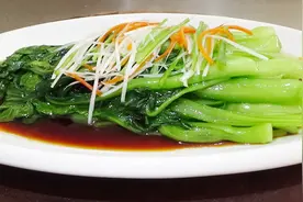 大厨教你在家做白灼广东菜心，清淡营养又美味，拿肉都不换！视频封面