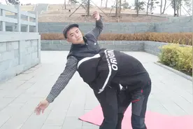 被敌人突然抱住腰快速向后顶，手上做1个动作可以快速将他摔倒视频封面