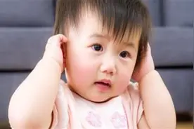 宝宝为什么总是抓耳挠腮，家长别觉得可爱，当心是宝宝得了这个病
