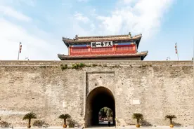 曾经的天下第一关，却被突然取消5A级资格，这是为什么？视频封面