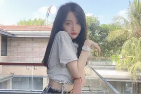 “海南腿精”不是盖的，吴宣仪热裤大秀笔直“女团腿”羡慕好身材图片