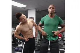 为什么我下蹲的时候大腿根处弹响疼痛？视频封面