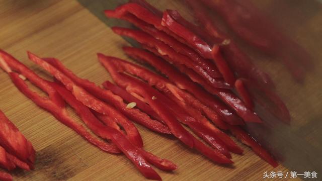 一斤青豆苗，半个红椒，厨师长分享一个家常简单的做法，值得收藏