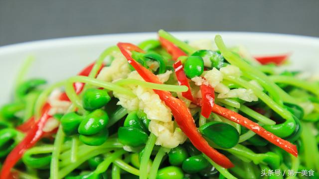 一斤青豆苗，半个红椒，厨师长分享一个家常简单的做法，值得收藏
