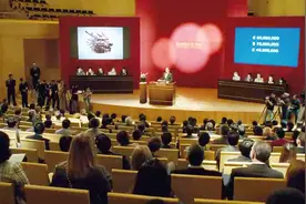 中国的12铜首之一的龙首，在外国拍卖会上出现了，大家有抵触情绪视频封面