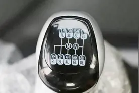 为什么大型卡车动不动就十几个档位？设计这么复杂，不是更难开视频封面