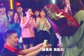 万圣节前小伙扮鬼狂追女友300多米，惊吓过后竟是最浪漫的惊喜视频封面