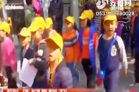 山东立法禁带手机进课堂，学生：“打死我也不带，怕老师没收了”视频封面