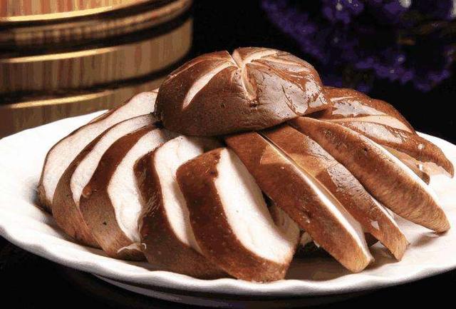 香菇被称为“百菇之王”，干香菇和鲜香菇应该吃哪个？别吃错了