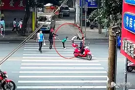这两个小妹妹  你们鞠躬的样子真好看|一线微观图片