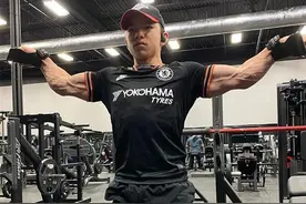 他8岁撸铁15岁成健美冠军，身高仅1米6，力量训练影响生长发育吗图片