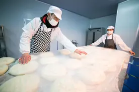 夏天蒸馒头，牢记“2放2不放”，蒸出来的馒头松软可口有嚼劲图片