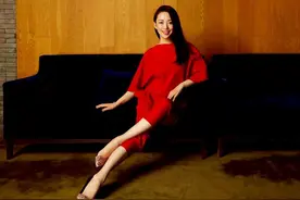 潘晓婷年近40还是单身，看她洗完澡的自拍，你有勇气追她吗？图片