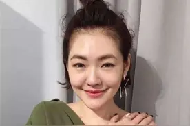 42岁小S现身医美诊所身材纤细，脸部老态尽显，大方承认在做微调图片
