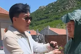 《乡村爱情15》热拍，皮长山整蛊谢广坤，晴天拍雨戏让人很无奈图片