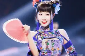 蓝盈莹转发蓝天野视频，被网友询问：你的爷爷？蓝盈莹高情商回复图片