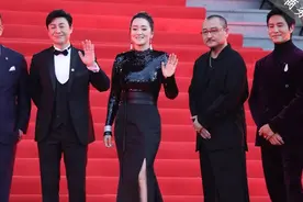 中外红毯扎堆：巩俐白衬衫赢得云淡风轻，陈坤西装腕表超精致…图片