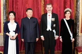 西班牙国王王后举办欢迎宴会 习近平主席和夫人彭丽媛出席视频封面