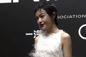 GQ红毯寒风中配死亡打灯，女星状态百出，倪妮冻到难睁眼图片