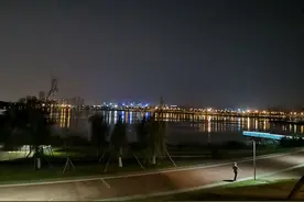 白天的喧嚣，夜晚的宁静，它总是充满迷人的诱惑图片