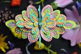 90后硬汉小哥折千纸鹤年收入百万，坚持一千天，网友：惊艳不已图片