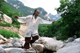 "终南山第1隐士"：隐居30多年，天天清水白菜，现亲人已认不出图片