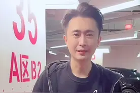 央视主持人杨帆过40岁生日，李思思邵峰送祝福，女儿身高到他腰部图片