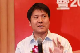 北大博士王福重：真被家族、学校除名了吗？自嘲活得还不如一条狗图片